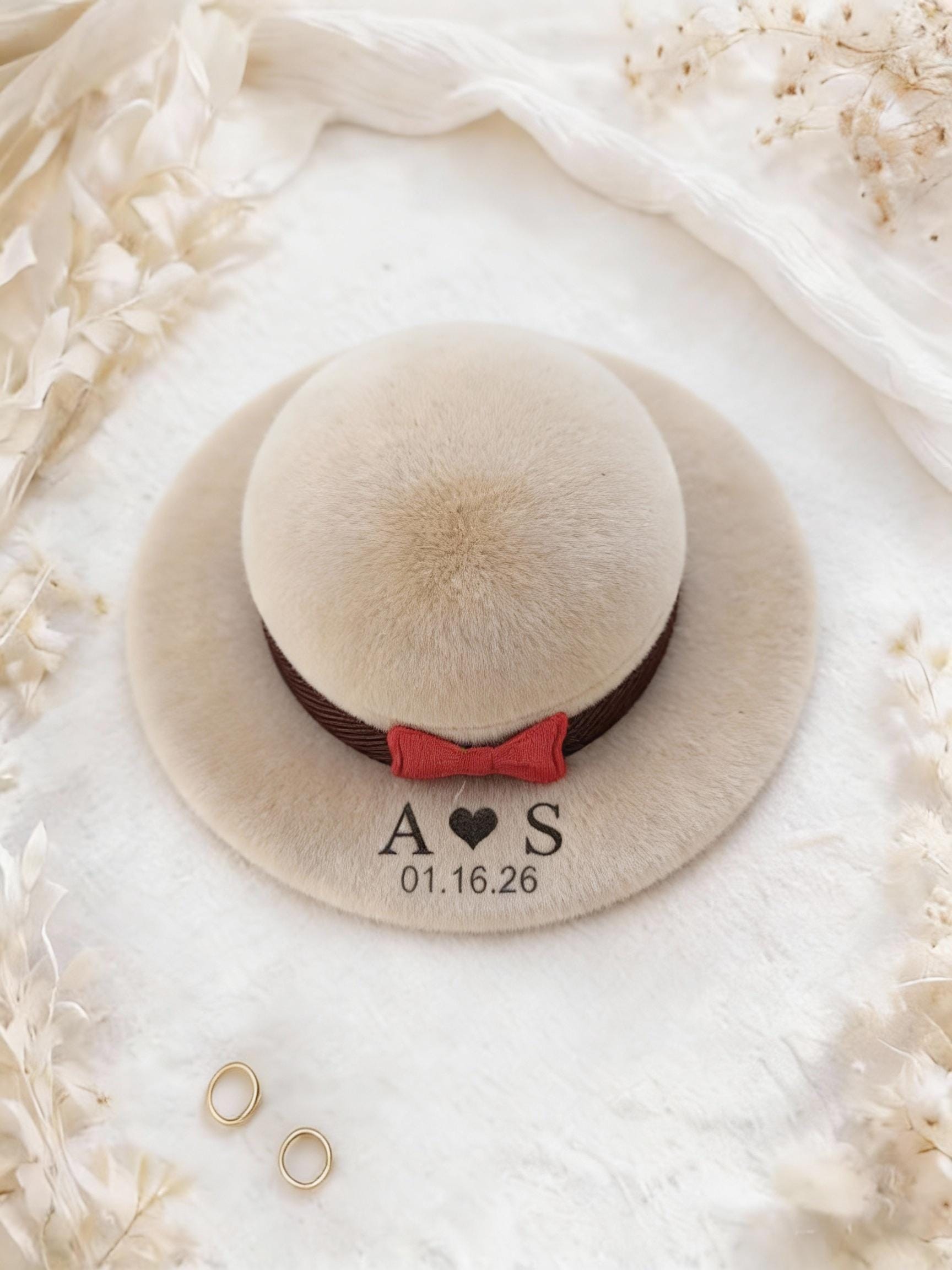 Personalized Cowboy Hat Ring B - Velvet Jewelry Box 评论和价格